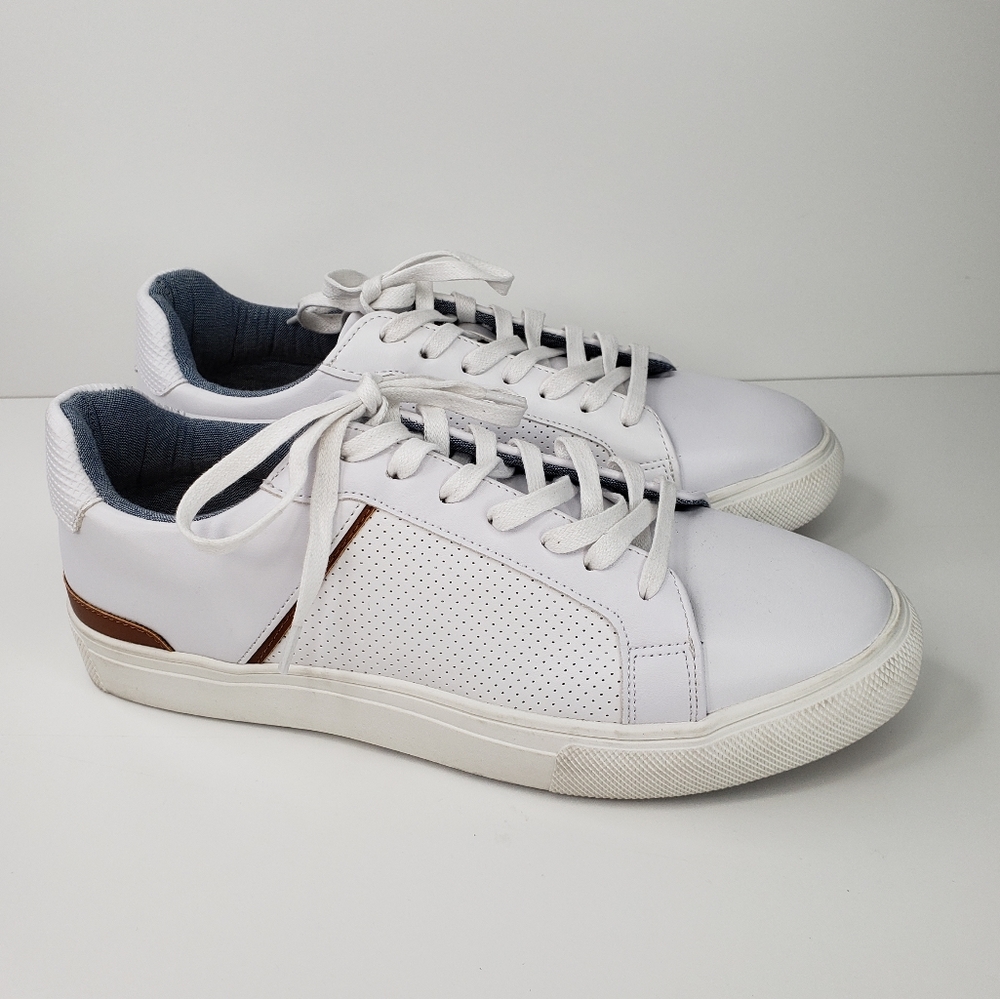 Steve Madden White Lace Up Casual Comfort Run Around Sneakers Sz 8.